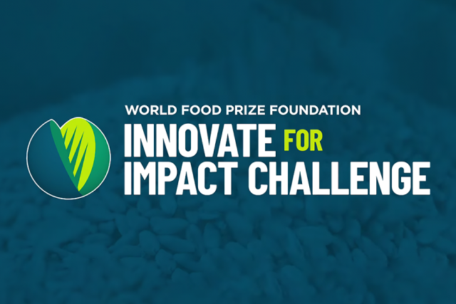 Os três projetos finalistas do Innovate for Impact Challenge receberão prêmios de US$ 50 mil, US$ 10 mil e US$ 5 mil, conforme a classificação. (Foto: divulgação) Imagem: Arte com fundo em tons de azul e o logotipo do Innovate for Impact Challenge, da World Food Prize Foundation. À esquerda, há um símbolo circular com uma folha em tons de verde e azul. À direita, aparece o texto World Food Prize Foundation – Innovate for Impact Challenge em letras brancas e verdes. Ao fundo, de forma desfocada, há grãos que remetem à produção agrícola.