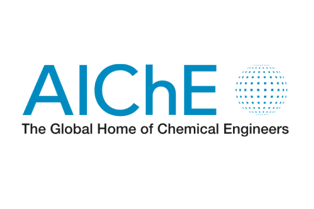 O AIChE é uma organização internacional voltada ao fortalecimento da Engenharia Química, com iniciativas voltadas à formação, inovação e sustentabilidade. (Foto: Divulgação) Imagem: Logomarca do AIChE (Instituto Americano de Engenheiros Químicos), com a sigla "AIChE" em azul, acompanhada de um ícone circular estilizado que representa um globo. Abaixo da sigla, aparece o slogan em inglês: "The Global Home of Chemical Engineers", sobre fundo branco.