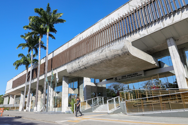 A colaboração tem como objetivo o desenvolvimento de uma plataforma web inteligente para a gestão dos 501 imóveis pertencentes ao TJCE, que estão distribuídos nos 184 municípios do estado do Ceará (Foto: Victor Braga / UFC) Imagem: Fachada do Tribunal de Justiça do Estado do Ceará