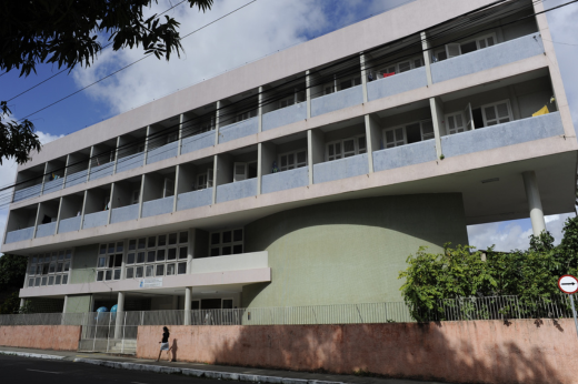 A Residência Universitária, na rua Paulino Nogueira, também faz parte do conjunto arquitetônico (Foto: Davi Pinheiro/UFC) Fachada do prédio da Residência Universitária, na rua Paulino Nogueira