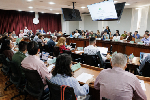 Na 151ª sessão ordinária do CEPE, também foi realizada a posse de novos conselheiros (Foto: Ribamar Neto/UFC) Imagem da reunião do CEPE na sala dos Conselhos