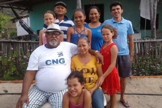 Santos (à esquerda) e família (Foto: Arquivo pessoal) Imagem: Santos e família