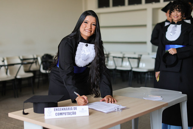 A regularidade no Enade é obrigatória para que o estudante possa colar grau (Foto: Victor Braga/UFC) Imagem: A regularidade no Enade é obrigatória para que o estudante possa colar grau (Foto: Victor Braga/UFC)